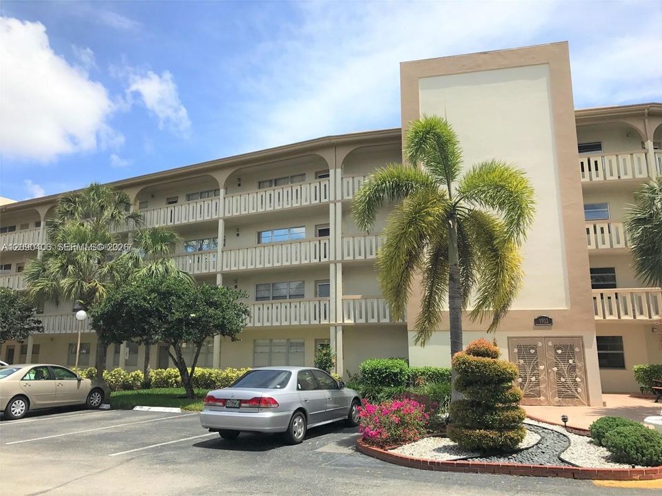 For Sale: $109,888 (2 beds, 2 baths, 1002 Square Feet)