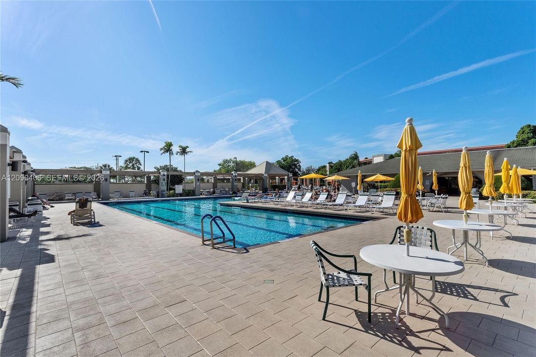 For Sale: $109,888 (2 beds, 2 baths, 1002 Square Feet)