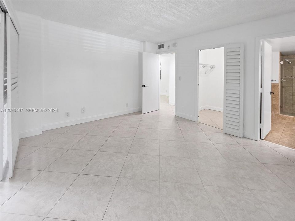В аренду: $2,300 (2 спален, 2 ванн, 1050 Квадратных фут)