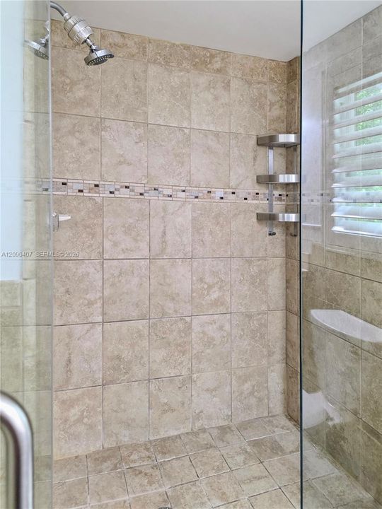 В аренду: $2,300 (2 спален, 2 ванн, 1050 Квадратных фут)