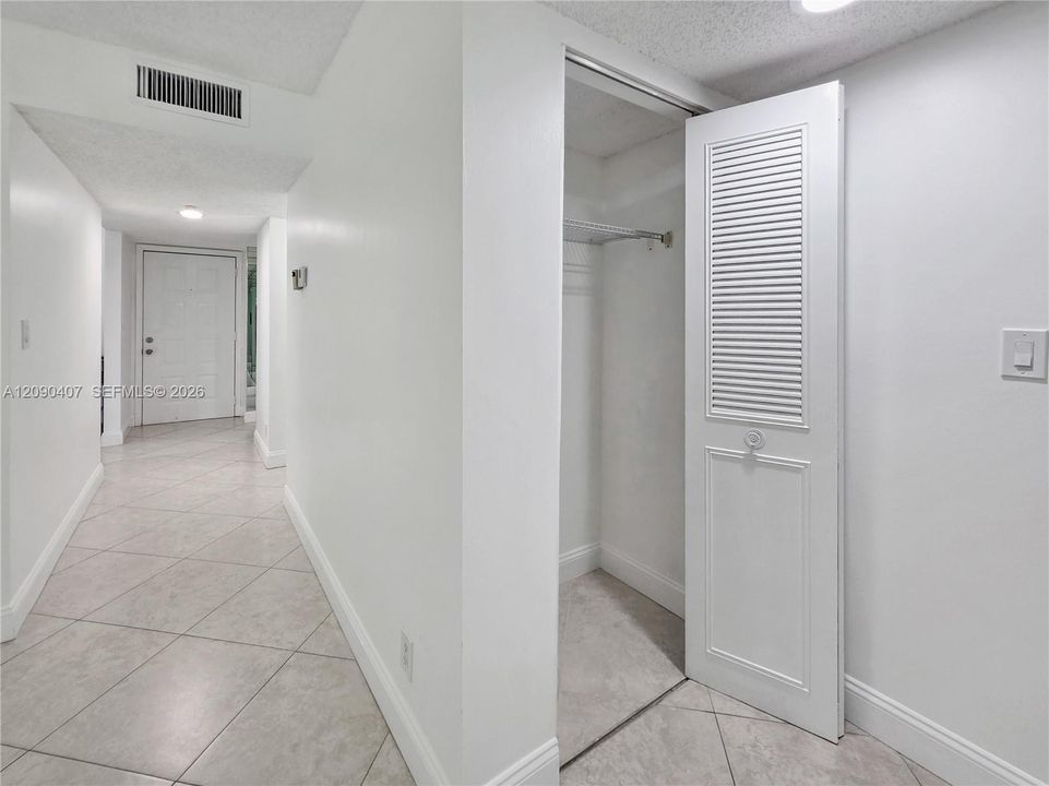 В аренду: $2,300 (2 спален, 2 ванн, 1050 Квадратных фут)