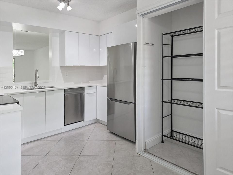 В аренду: $2,300 (2 спален, 2 ванн, 1050 Квадратных фут)