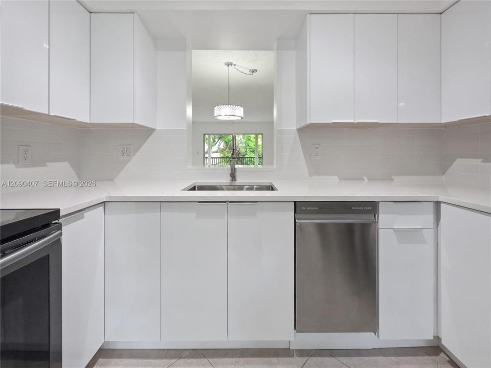 В аренду: $2,300 (2 спален, 2 ванн, 1050 Квадратных фут)