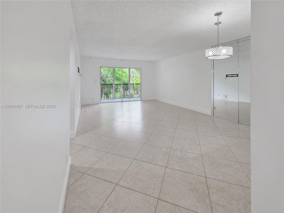 В аренду: $2,300 (2 спален, 2 ванн, 1050 Квадратных фут)