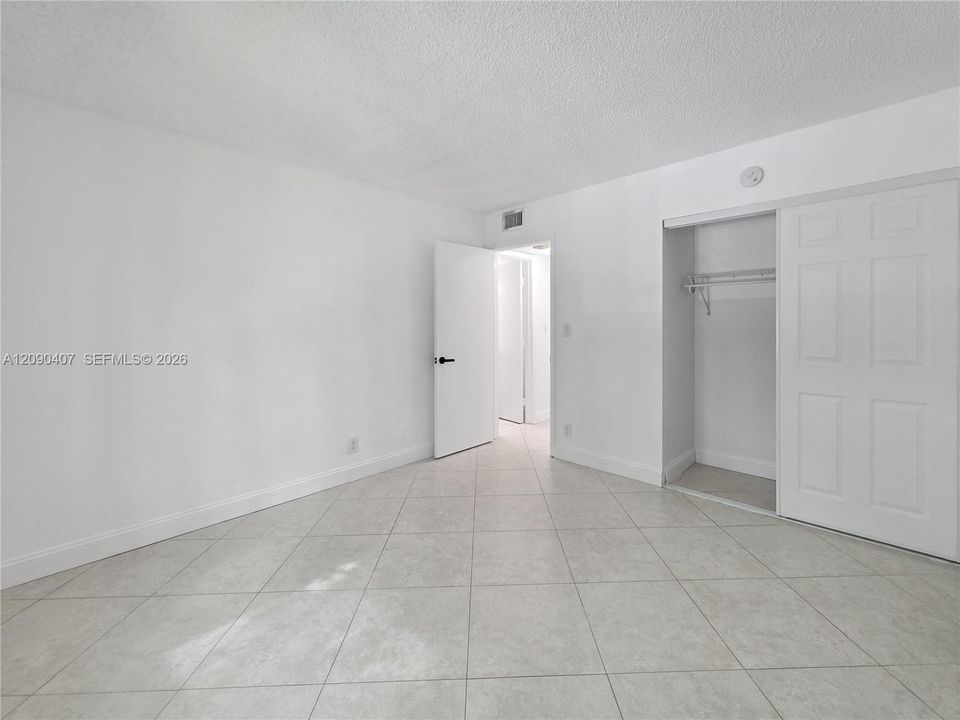 В аренду: $2,300 (2 спален, 2 ванн, 1050 Квадратных фут)
