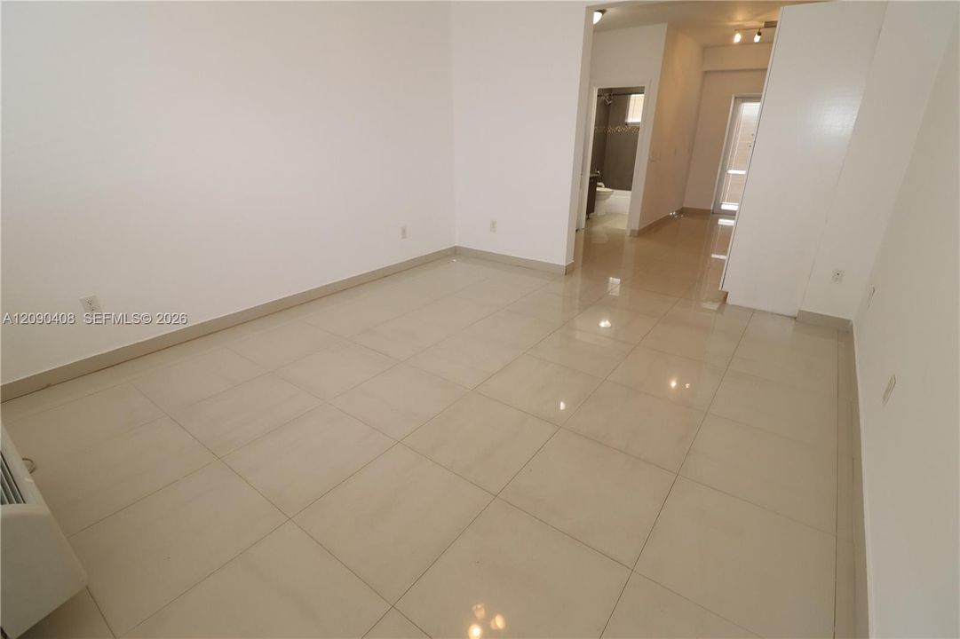 For Rent: $1,650 (0 beds, 1 baths, 520 Square Feet)