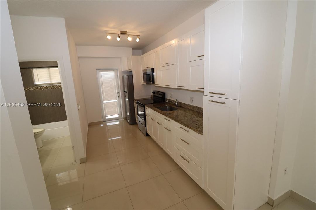 For Rent: $1,650 (0 beds, 1 baths, 520 Square Feet)