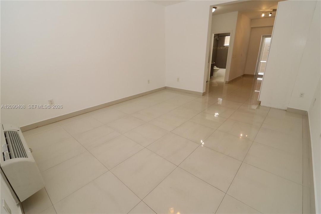 For Rent: $1,650 (0 beds, 1 baths, 520 Square Feet)