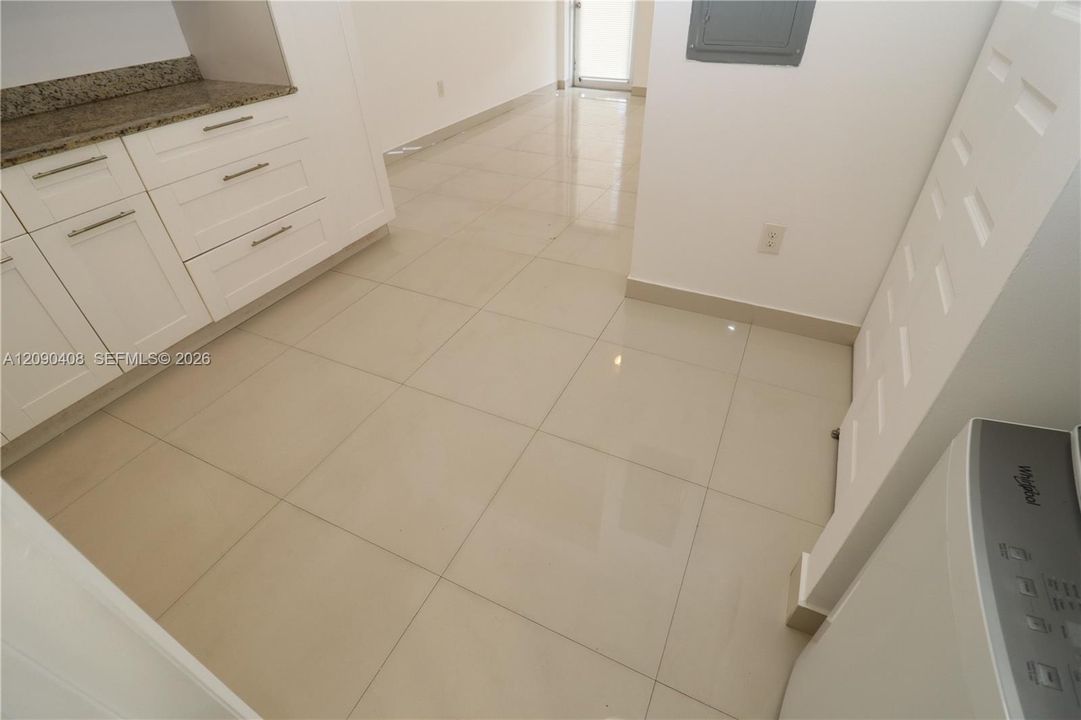 For Rent: $1,650 (0 beds, 1 baths, 520 Square Feet)