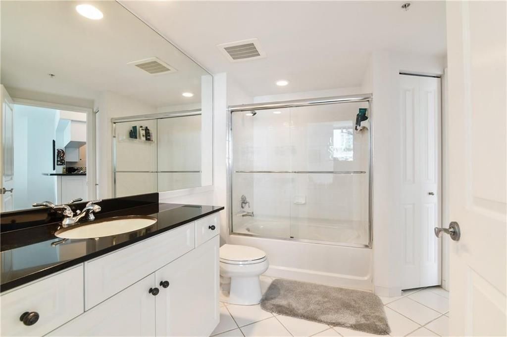 806 living 6