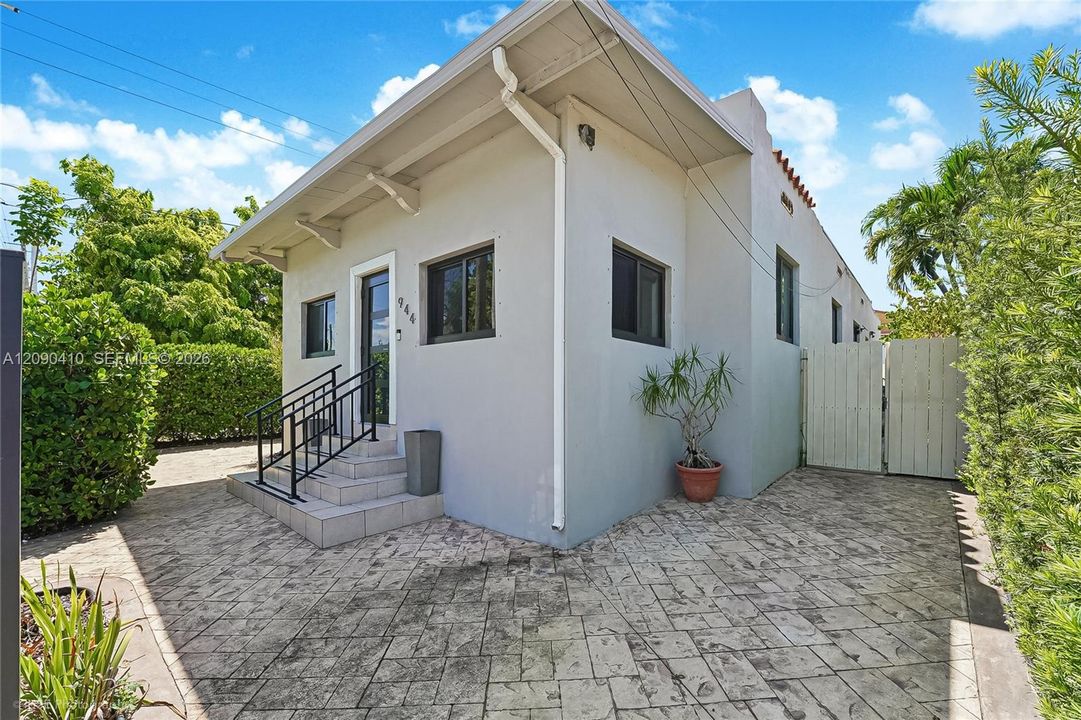 В аренду: $4,750 (3 спален, 3 ванн, 1716 Квадратных фут)