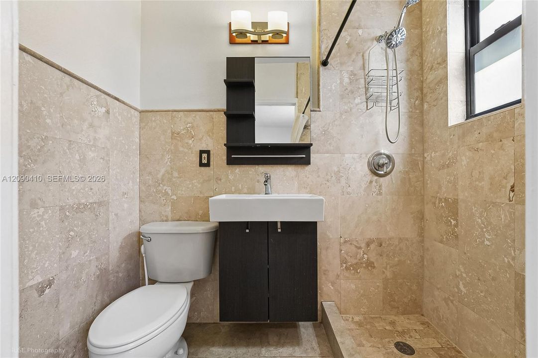 В аренду: $4,750 (3 спален, 3 ванн, 1716 Квадратных фут)