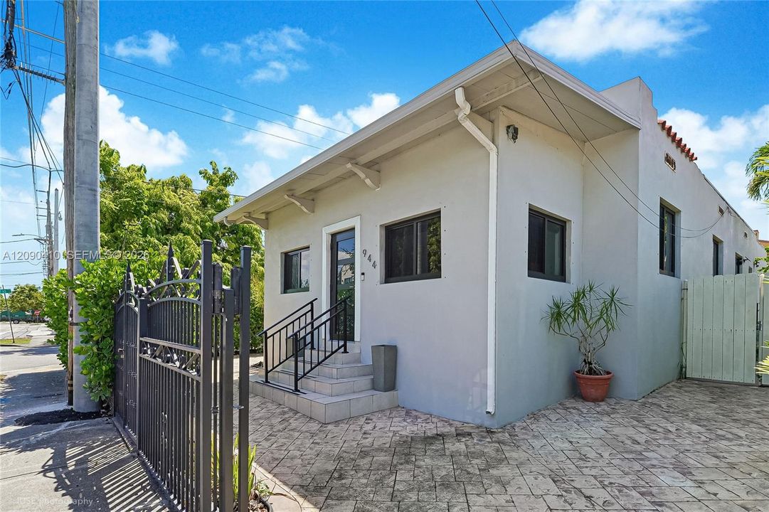 В аренду: $4,750 (3 спален, 3 ванн, 1716 Квадратных фут)