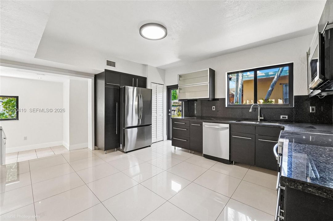 В аренду: $4,750 (3 спален, 3 ванн, 1716 Квадратных фут)