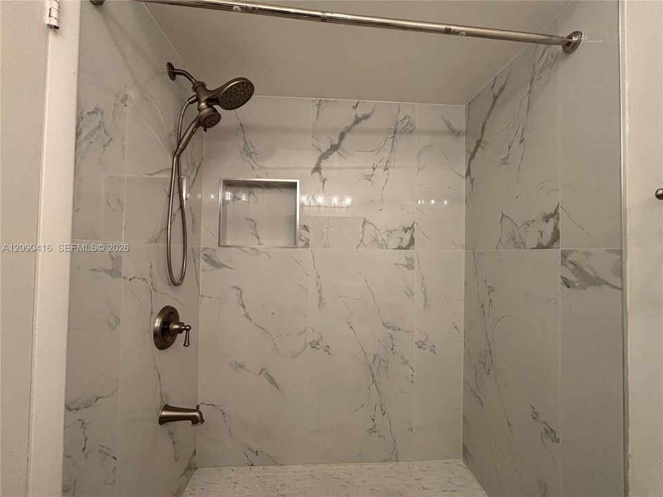 На продажу: $225,000 (2 спален, 2 ванн, 949 Квадратных фут)