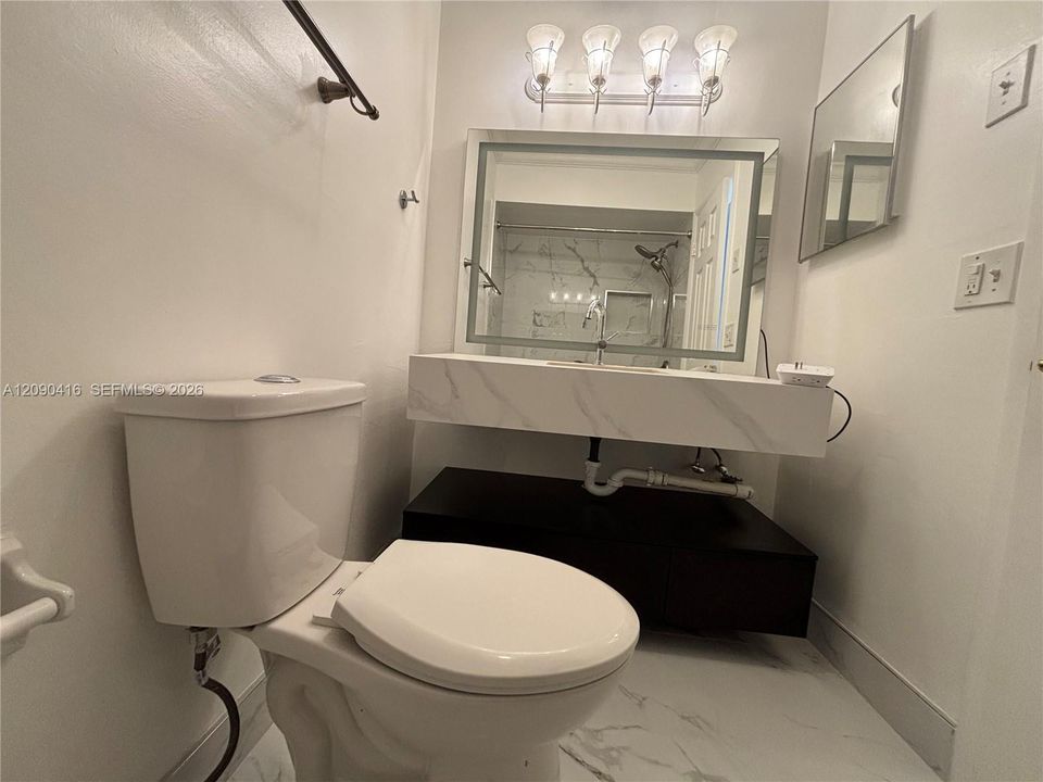 На продажу: $225,000 (2 спален, 2 ванн, 949 Квадратных фут)