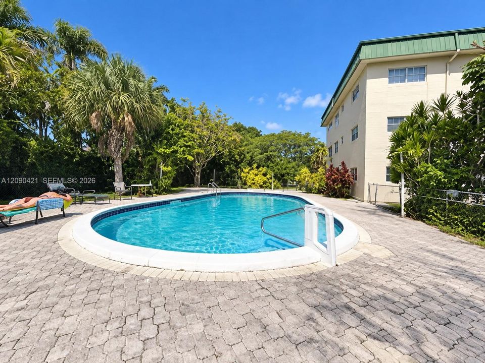For Rent: $1,600 (1 beds, 1 baths, 640 Square Feet)