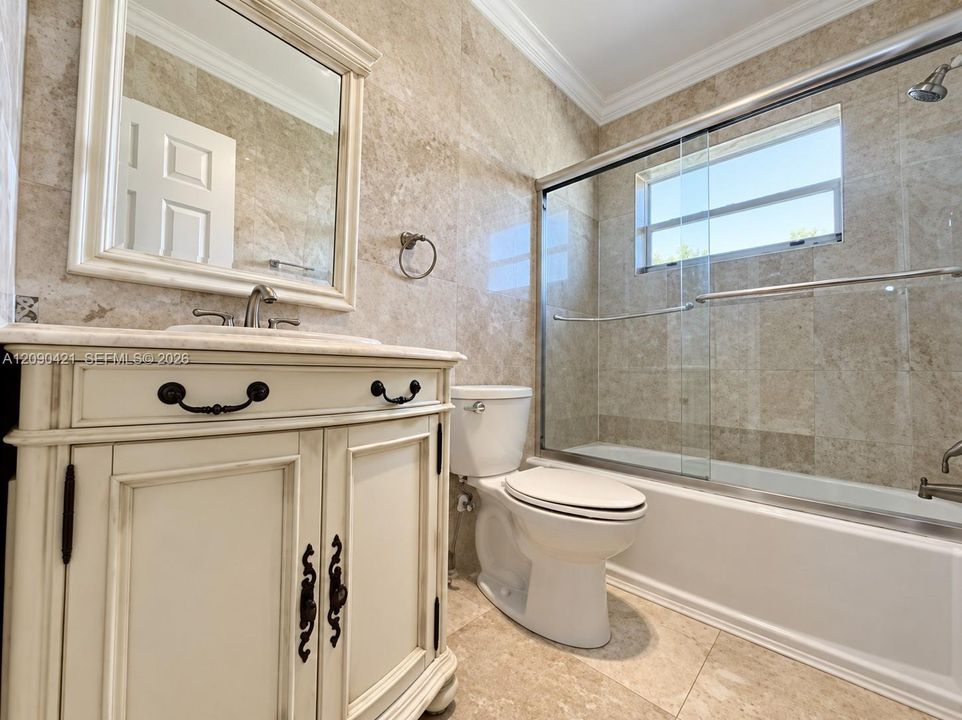 For Rent: $1,600 (1 beds, 1 baths, 640 Square Feet)
