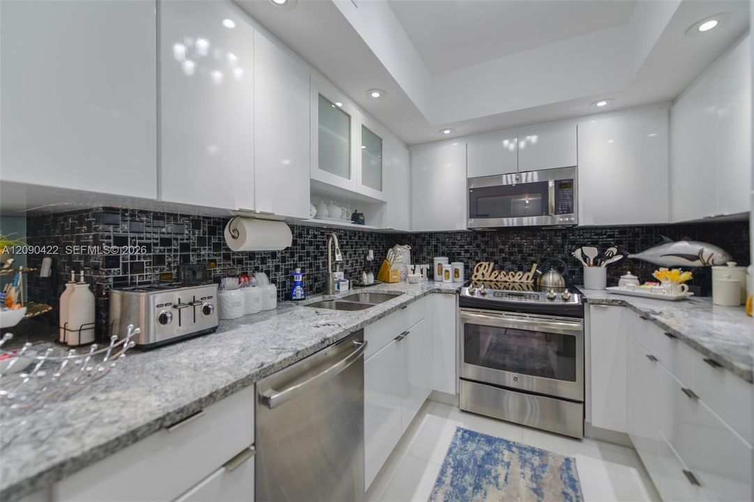 В аренду: $3,800 (1 спален, 1 ванн, 870 Квадратных фут)