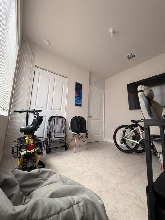 For Rent: $2,600 (3 beds, 3 baths, 1425 Square Feet)