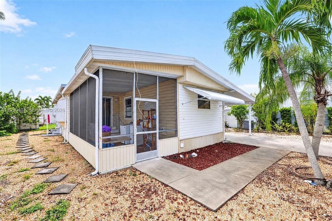 For Sale: $269,000 (2 beds, 2 baths, 1240 Square Feet)