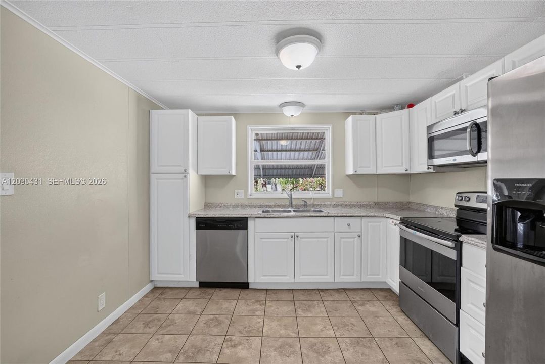 For Sale: $269,000 (2 beds, 2 baths, 1240 Square Feet)