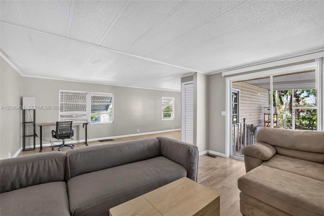 For Sale: $269,000 (2 beds, 2 baths, 1240 Square Feet)