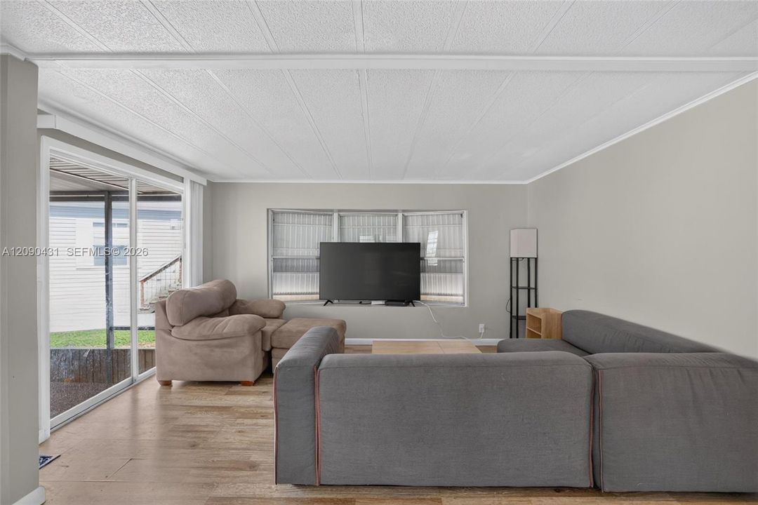 For Sale: $269,000 (2 beds, 2 baths, 1240 Square Feet)