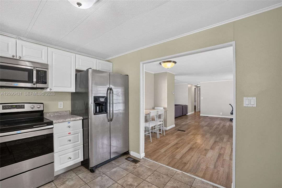 For Sale: $269,000 (2 beds, 2 baths, 1240 Square Feet)