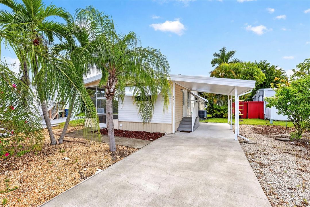For Sale: $269,000 (2 beds, 2 baths, 1240 Square Feet)