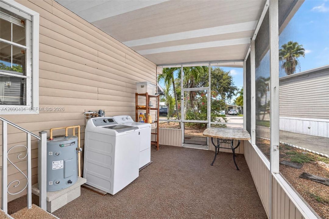 For Sale: $269,000 (2 beds, 2 baths, 1240 Square Feet)