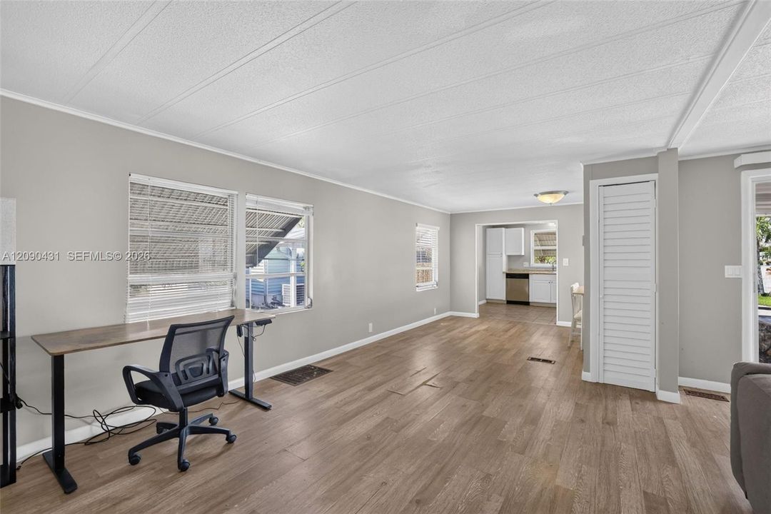 For Sale: $269,000 (2 beds, 2 baths, 1240 Square Feet)