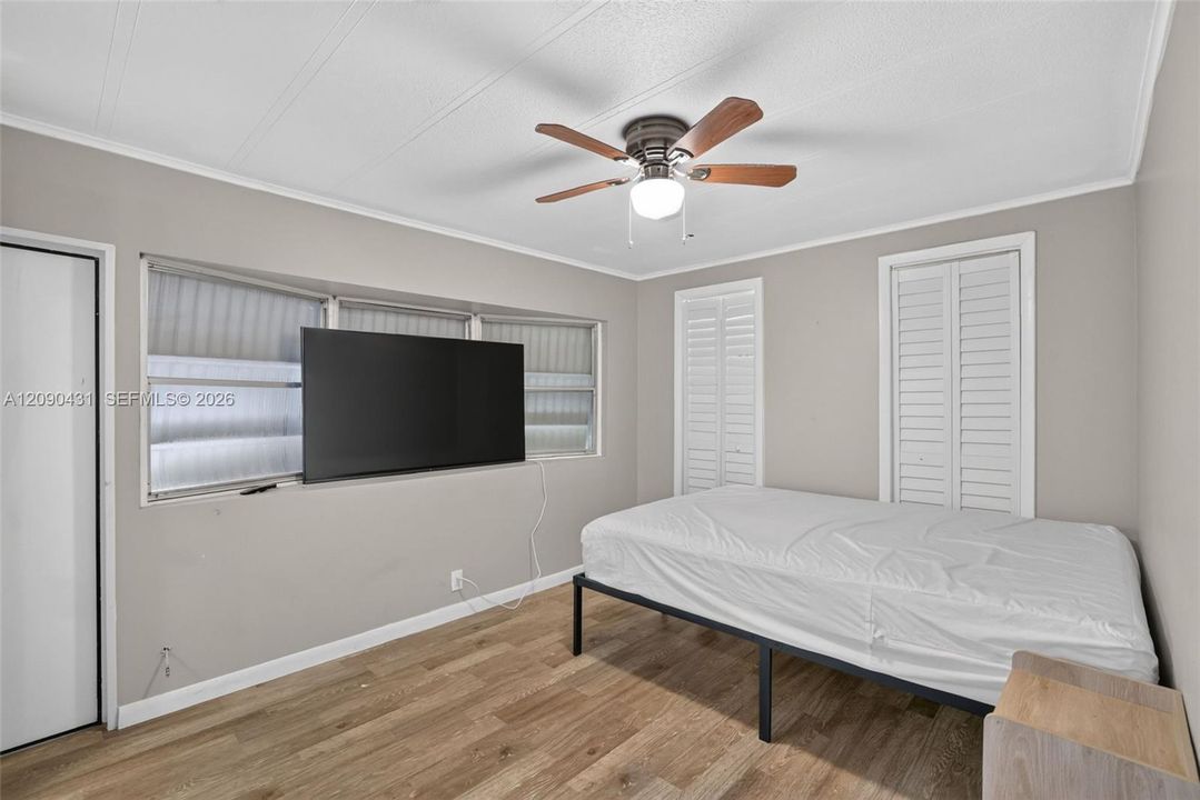 For Sale: $269,000 (2 beds, 2 baths, 1240 Square Feet)