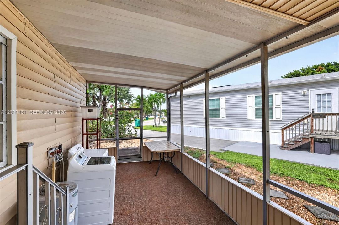 For Sale: $269,000 (2 beds, 2 baths, 1240 Square Feet)
