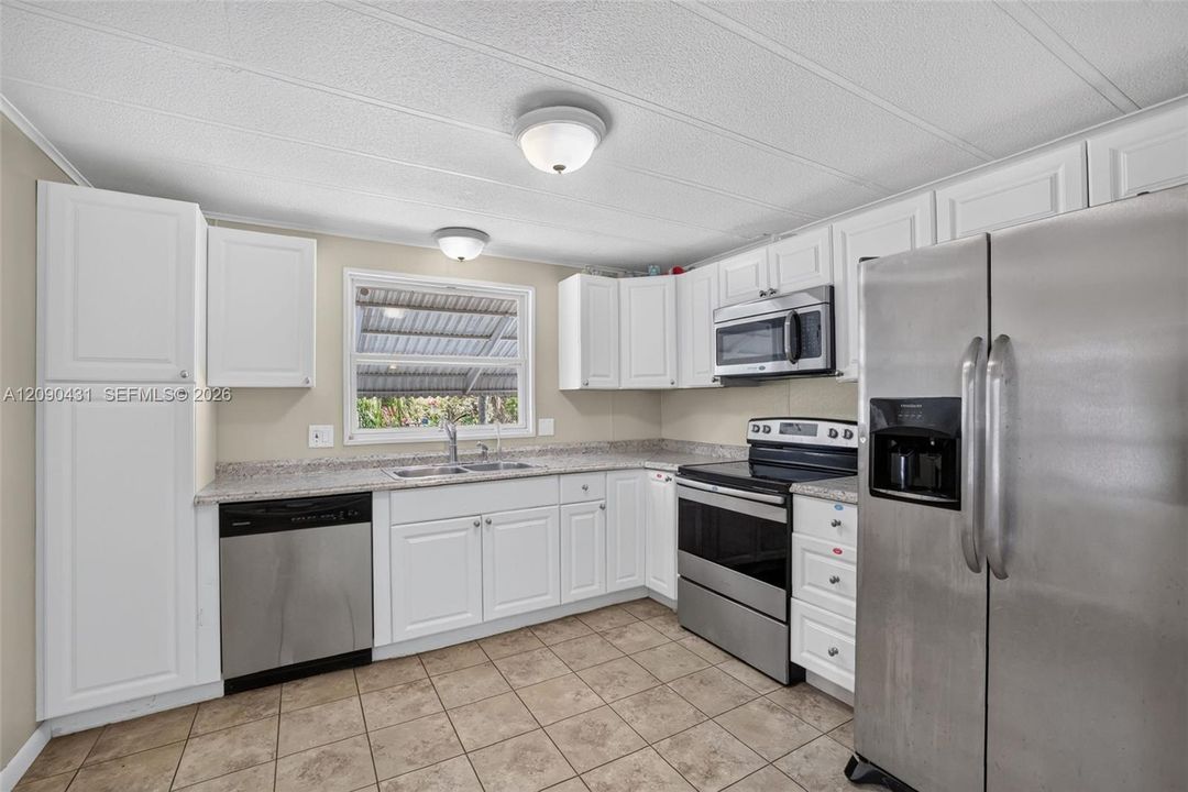 For Sale: $269,000 (2 beds, 2 baths, 1240 Square Feet)