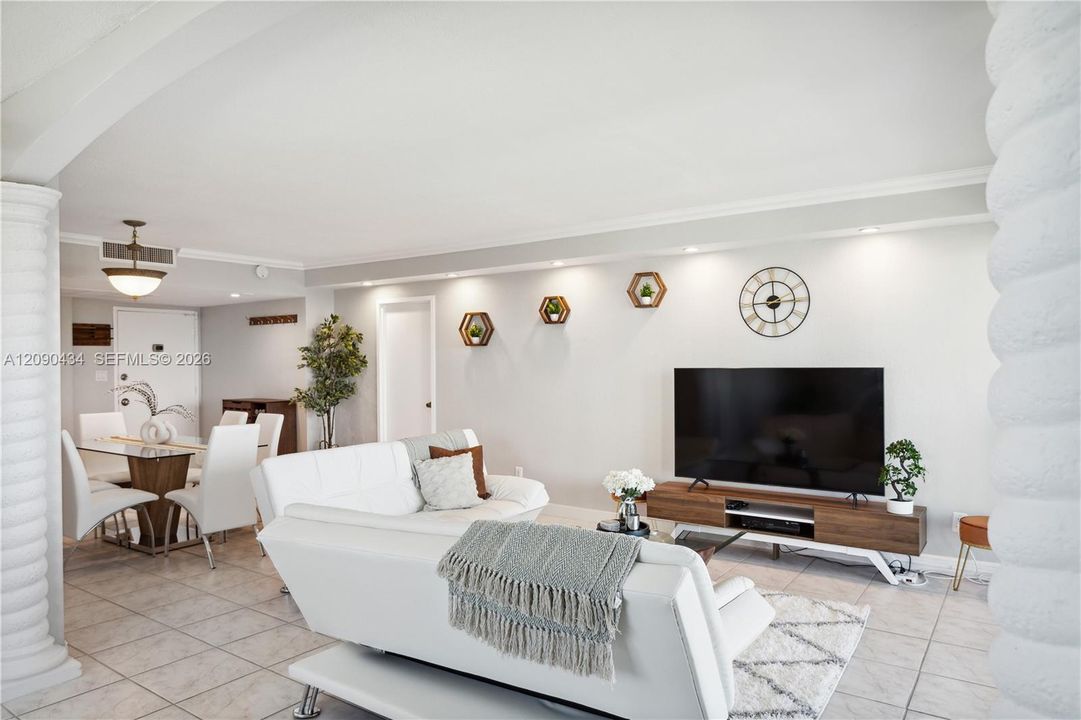 В аренду: $4,950 (2 спален, 2 ванн, 1050 Квадратных фут)