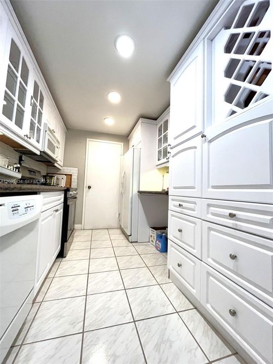 В аренду: $4,950 (2 спален, 2 ванн, 1050 Квадратных фут)