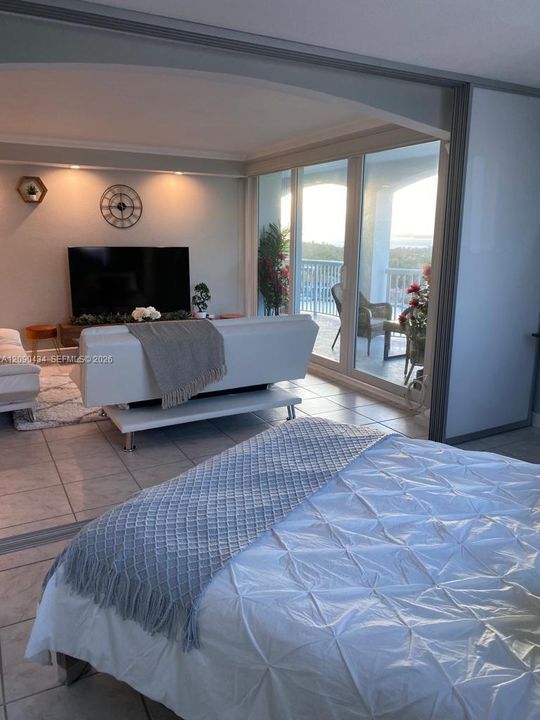 В аренду: $4,950 (2 спален, 2 ванн, 1050 Квадратных фут)