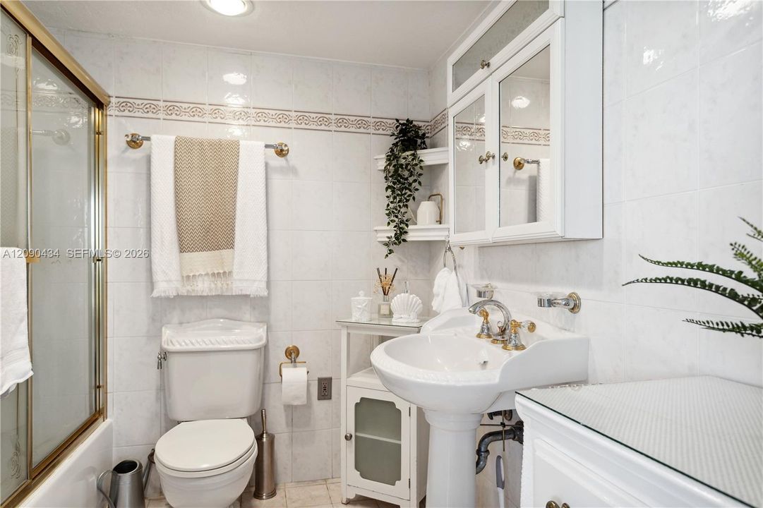 В аренду: $4,950 (2 спален, 2 ванн, 1050 Квадратных фут)