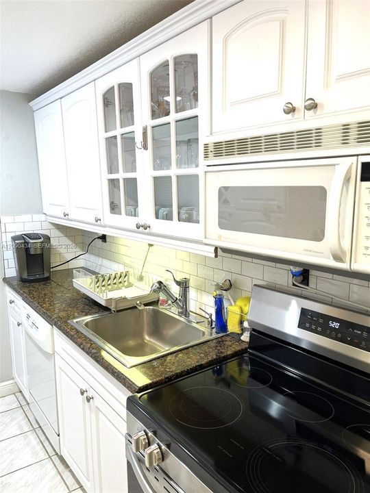 В аренду: $4,950 (2 спален, 2 ванн, 1050 Квадратных фут)
