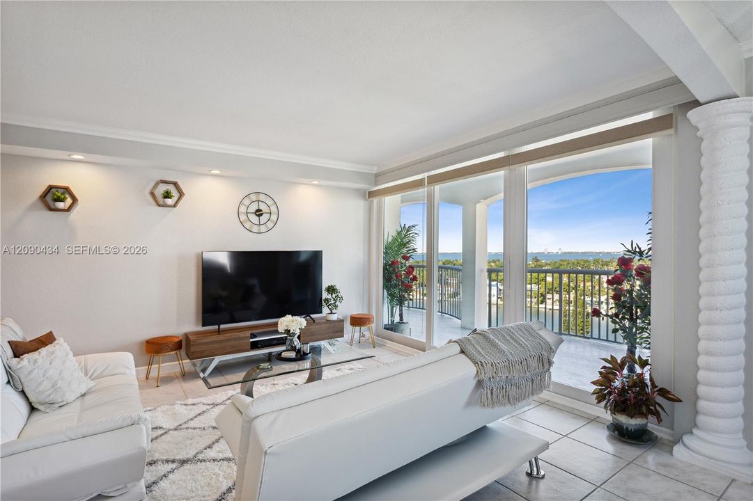 В аренду: $4,950 (2 спален, 2 ванн, 1050 Квадратных фут)