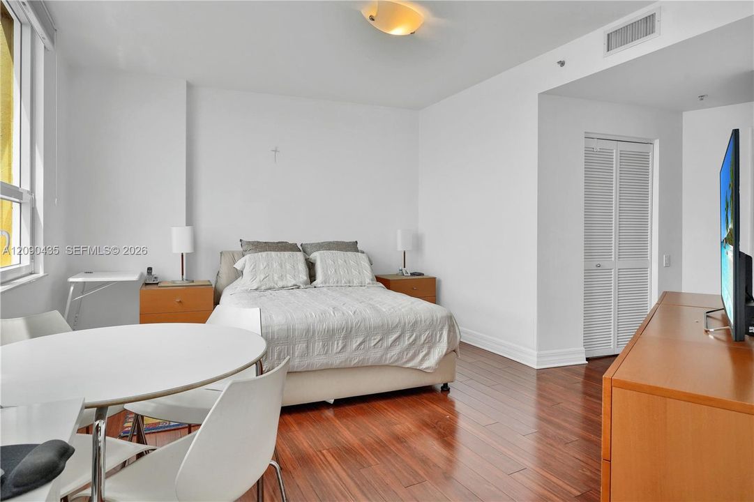 For Rent: $4,700 (2 beds, 2 baths, 1317 Square Feet)