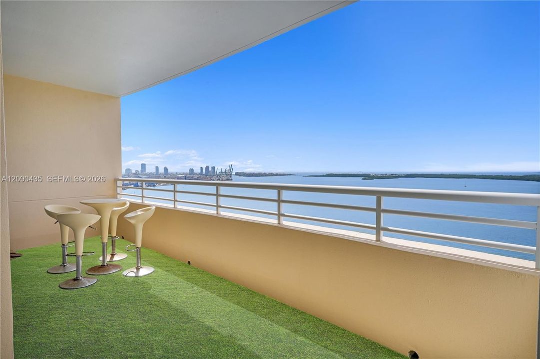 For Rent: $4,700 (2 beds, 2 baths, 1317 Square Feet)