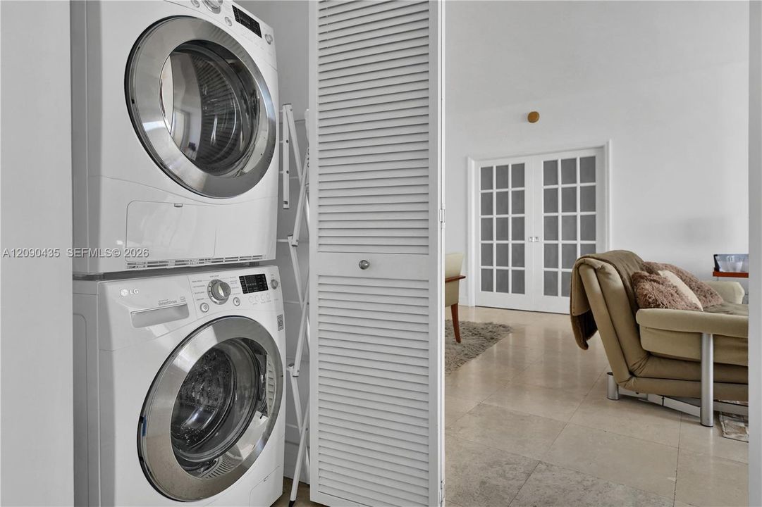 For Rent: $4,700 (2 beds, 2 baths, 1317 Square Feet)