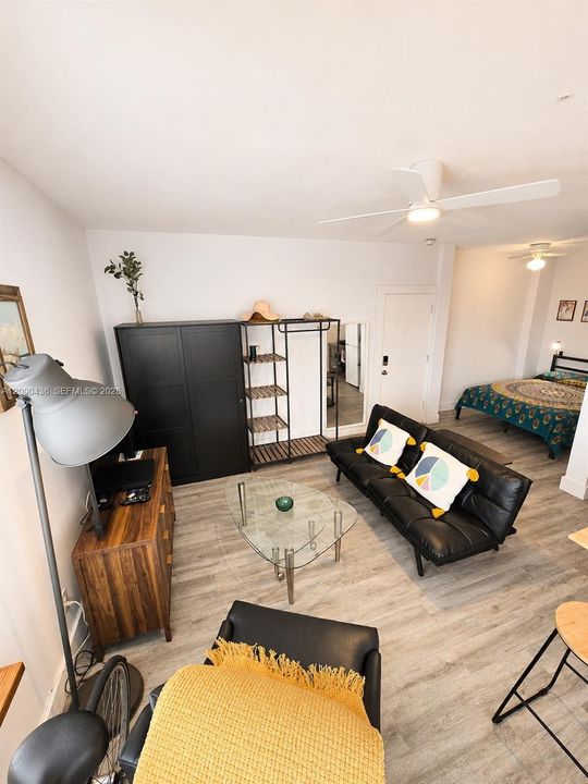 For Rent: $1,750 (0 beds, 1 baths, 350 Square Feet)
