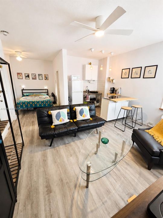 For Rent: $1,750 (0 beds, 1 baths, 350 Square Feet)