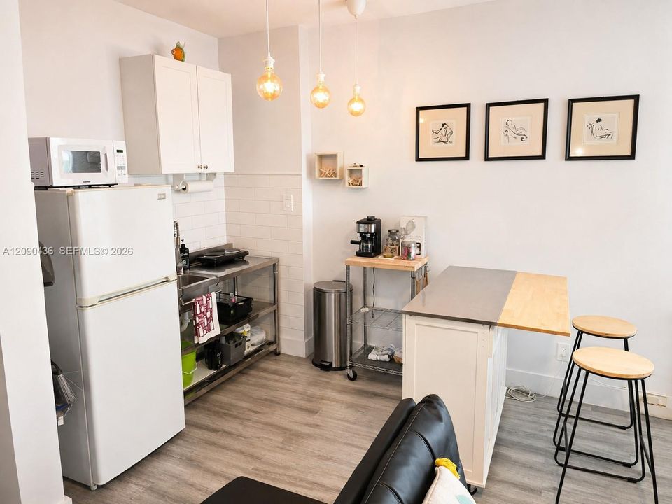 For Rent: $1,750 (0 beds, 1 baths, 350 Square Feet)