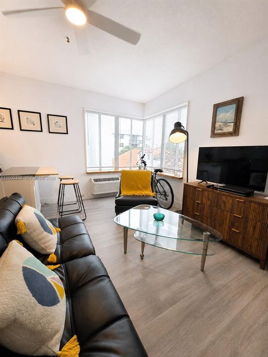 For Rent: $1,750 (0 beds, 1 baths, 350 Square Feet)