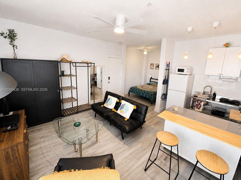 For Rent: $1,750 (0 beds, 1 baths, 350 Square Feet)