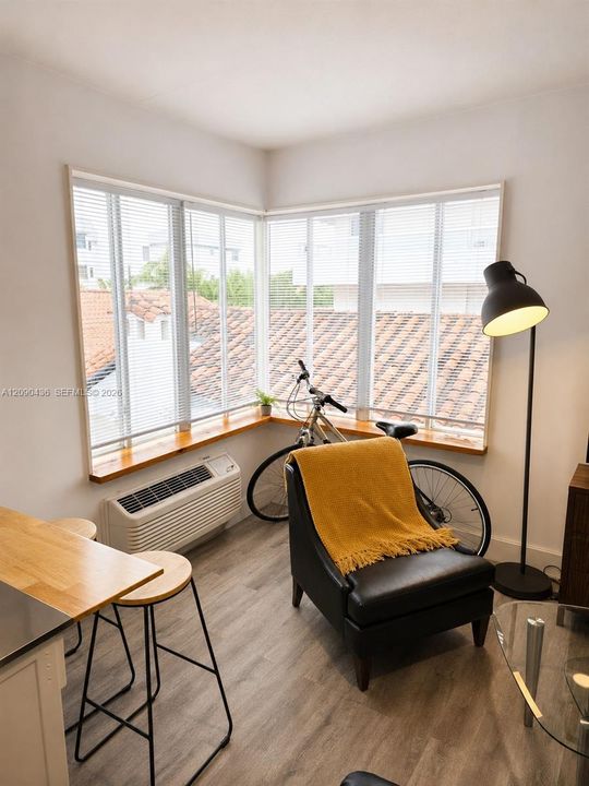 For Rent: $1,750 (0 beds, 1 baths, 350 Square Feet)